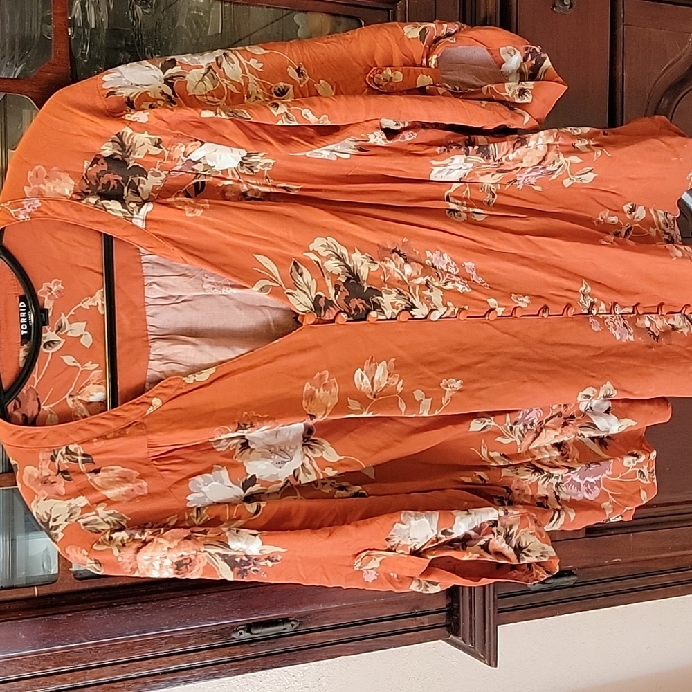 Torris top, with buttons, floral size 2